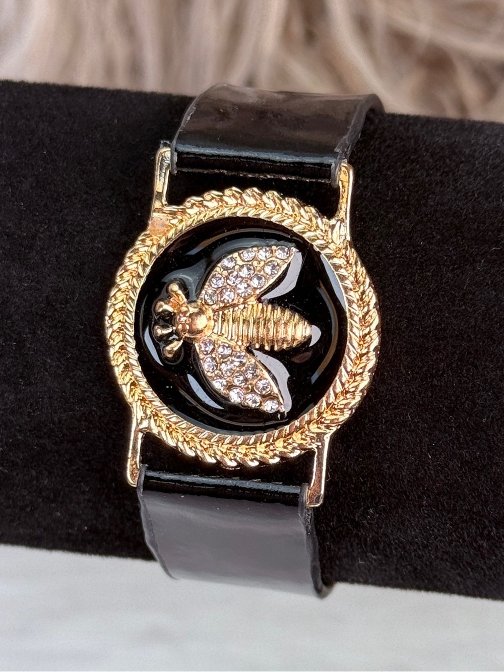 Eye catching Goldtone Bling Bee Black Enamel & Band Lightweight Costume Bracelet